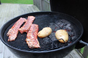 Dagens grill: Kamben med bakad potatis och Cole Slaw