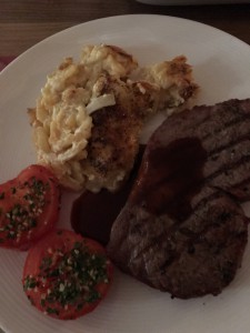 Årets första grill: Ryggbiff, tomat och potatisgratäng